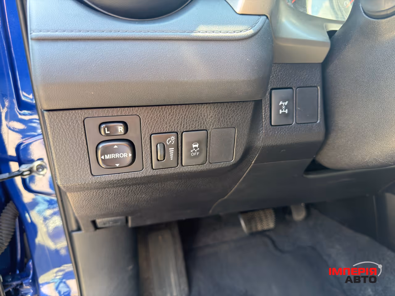 Toyota RAV4 - фото 8