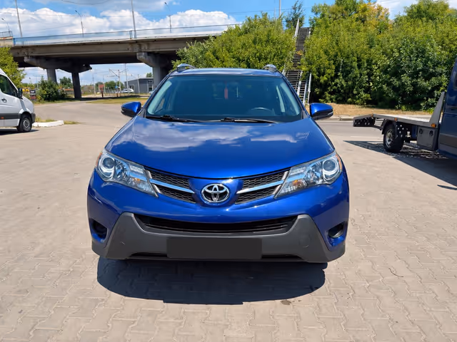 Toyota RAV4 - фото 4
