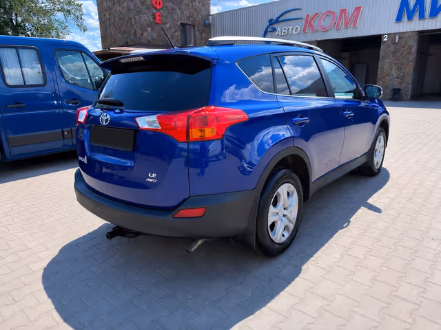 Toyota RAV4 - фото 3