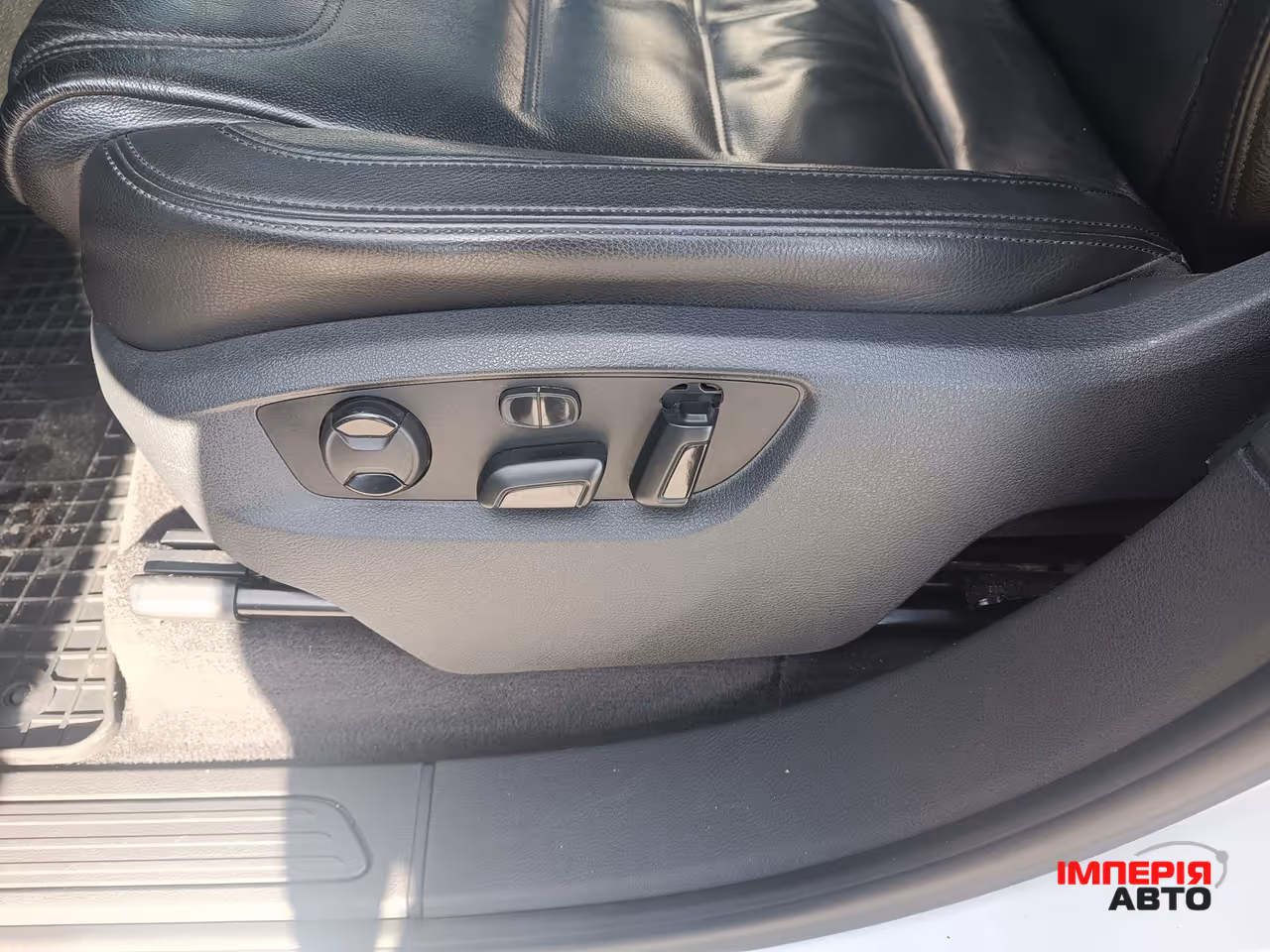 Volkswagen Touareg - фото 3