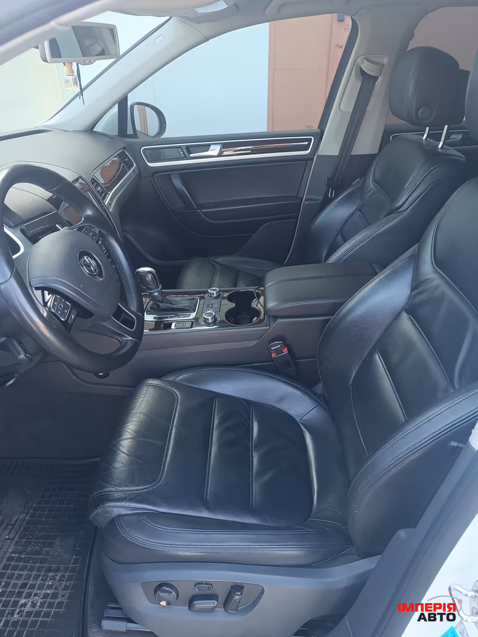 Volkswagen Touareg - фото 11