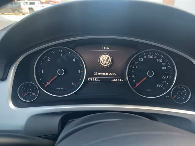 Volkswagen Touareg - фото 5
