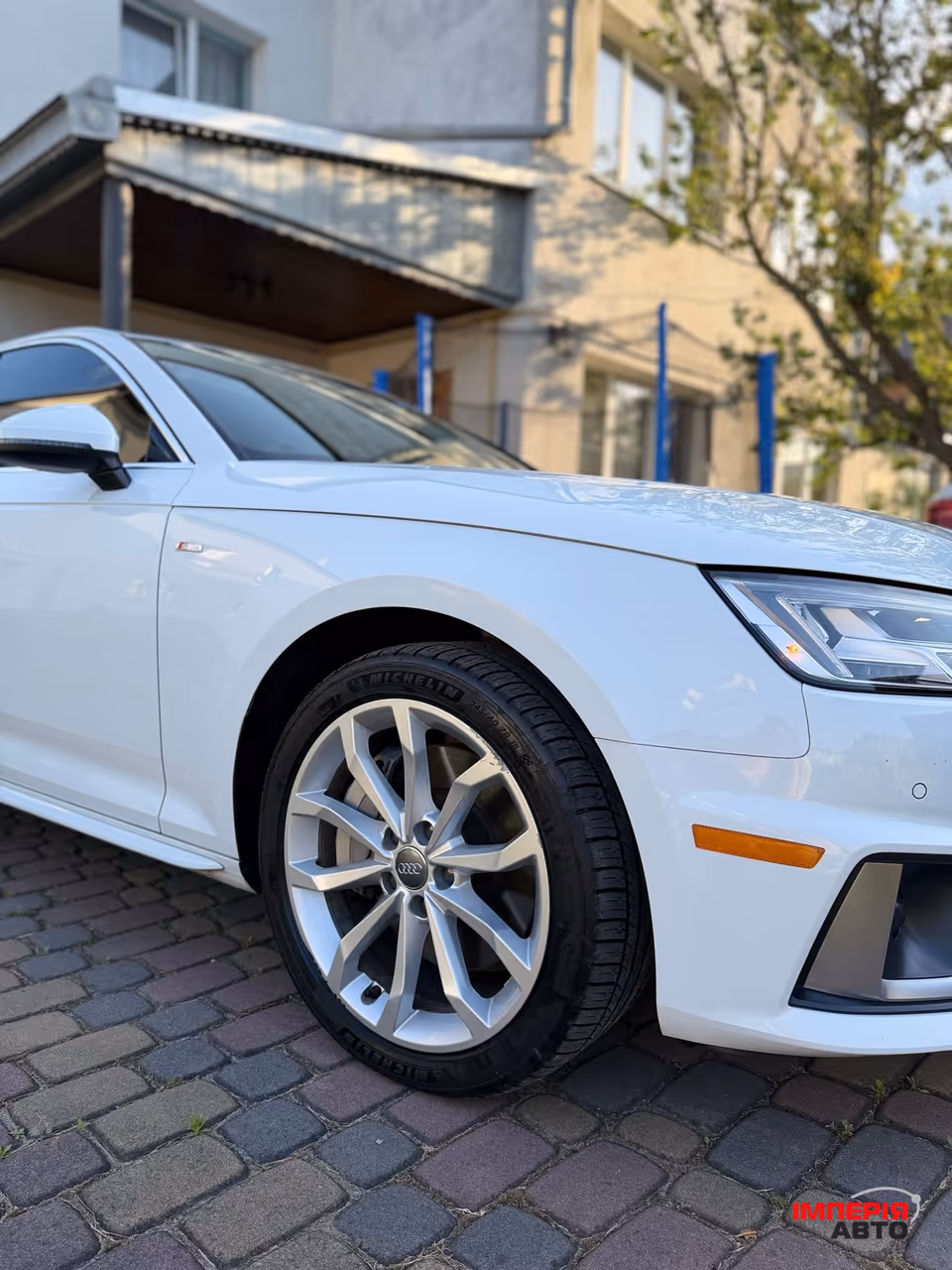 Audi A4 - фото 8