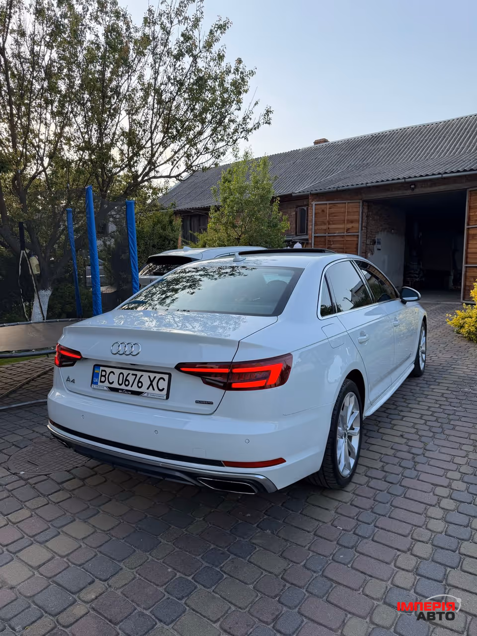 Audi A4 - фото 1