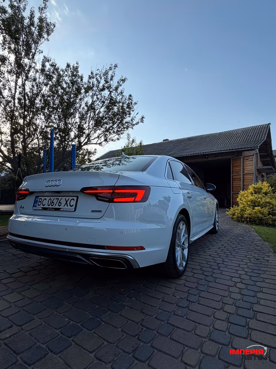 Audi A4 - фото 5