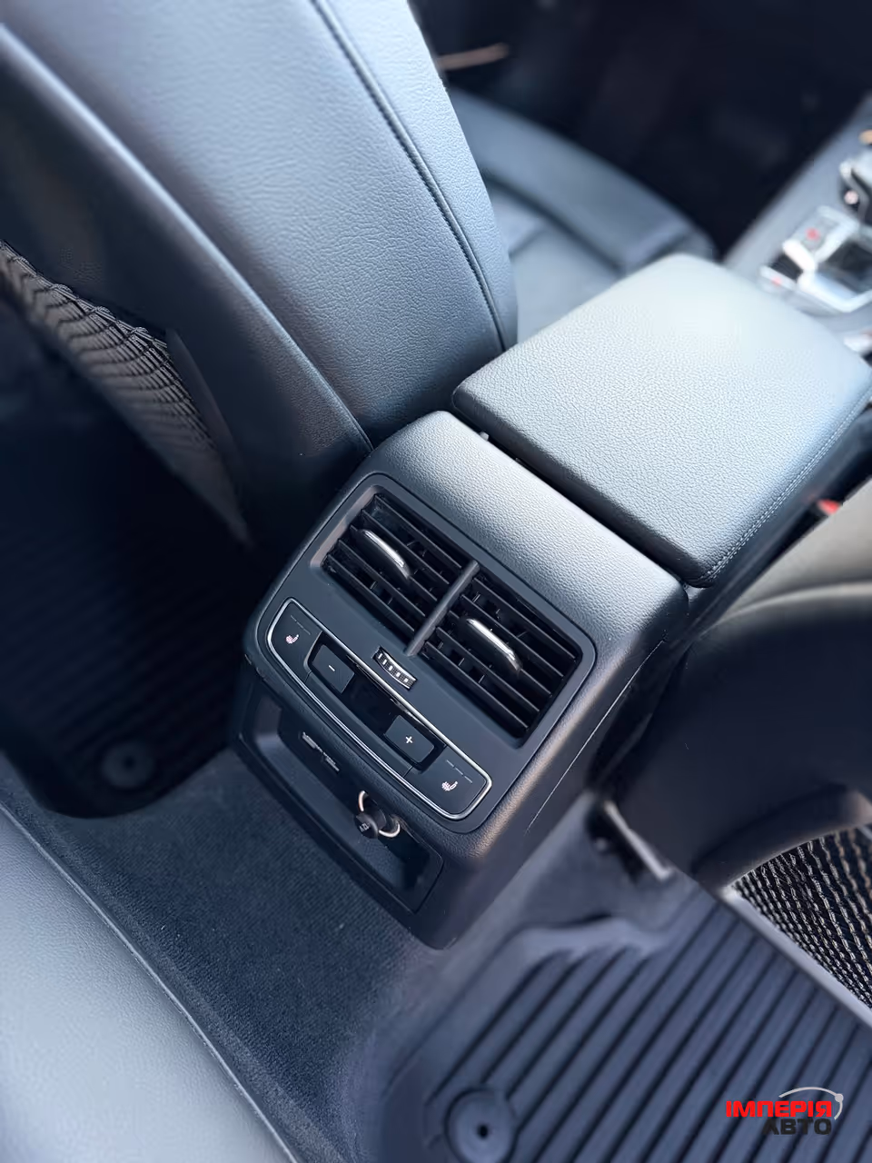 Audi A4 - фото 17