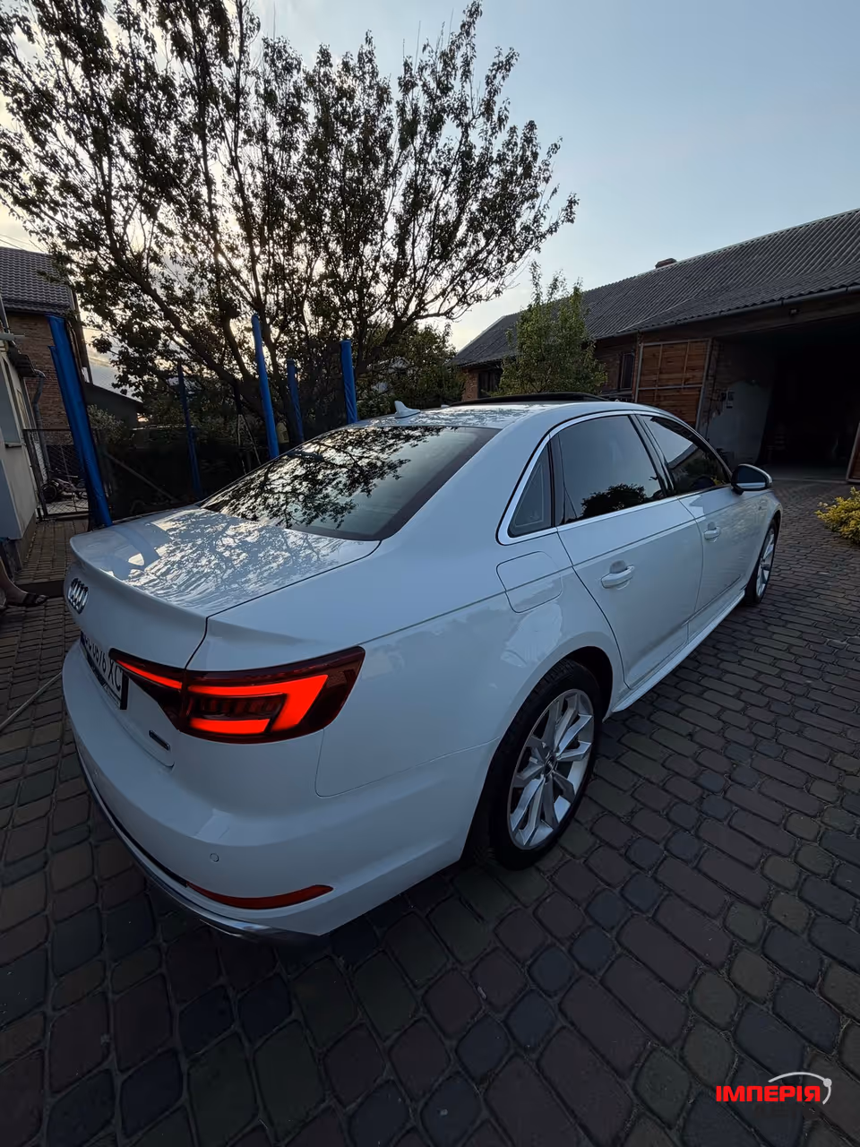 Audi A4 - фото 2