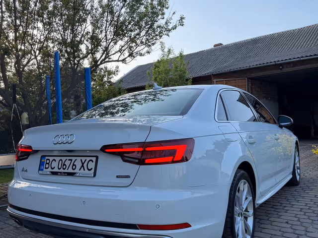 Audi A4 - фото 4