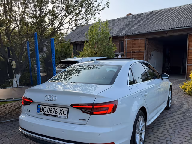 Audi A4 - фото 1