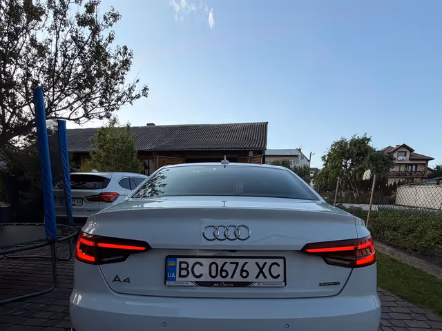 Audi A4 - фото 3
