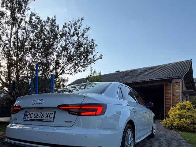 Audi A4 - фото 5