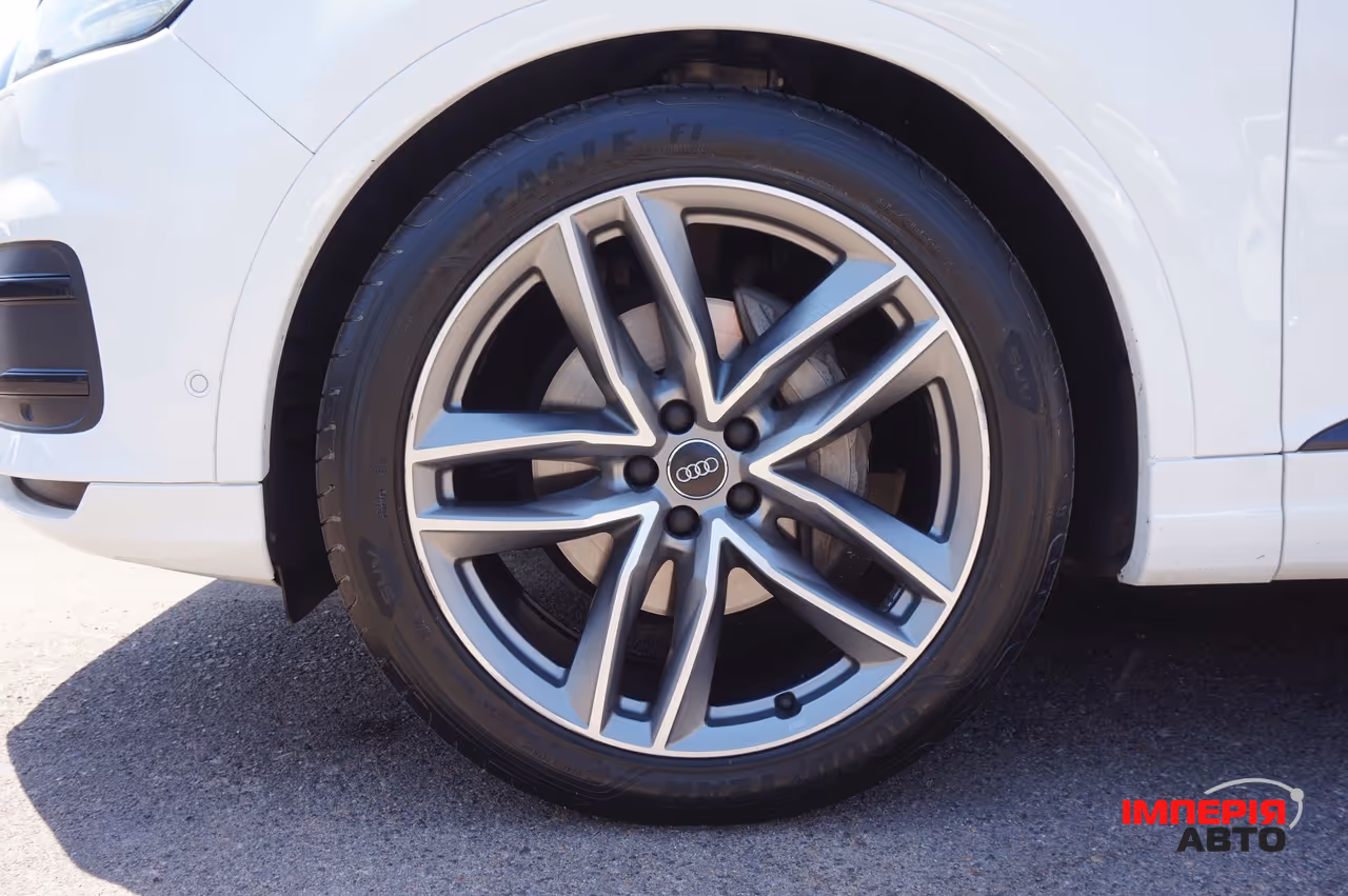 Audi Q7 - фото 14