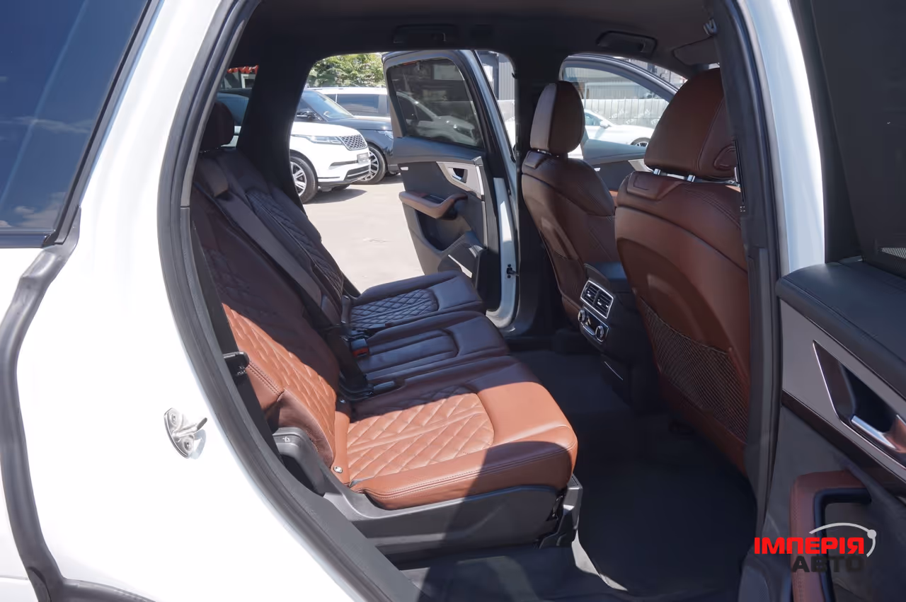 Audi Q7 - фото 32