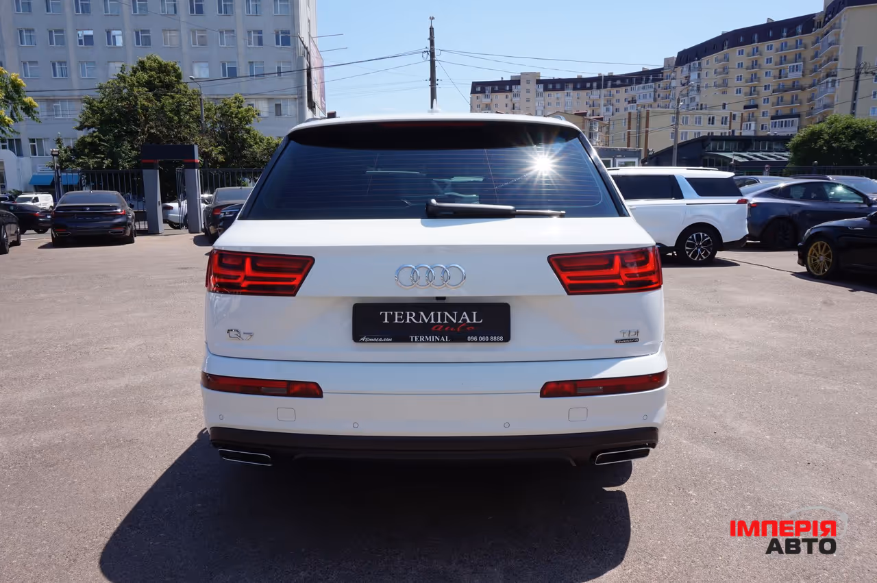 Audi Q7 - фото 7