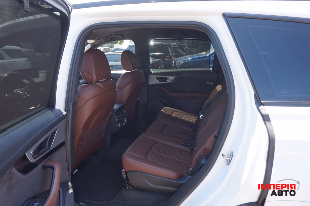 Audi Q7 - фото 28