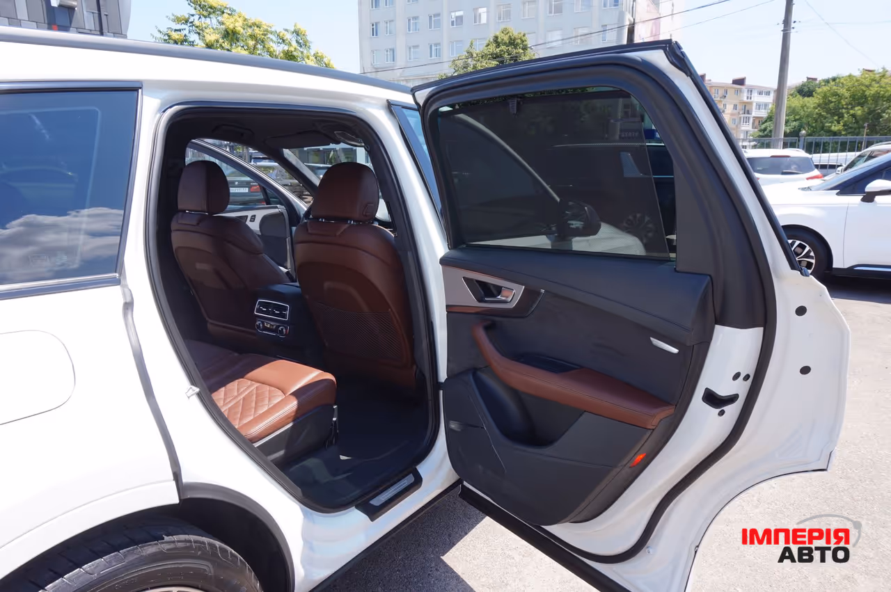 Audi Q7 - фото 31