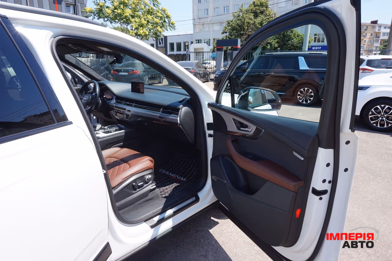 Audi Q7 - фото 36