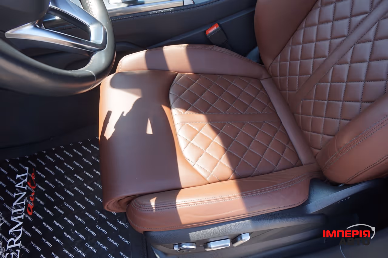 Audi Q7 - фото 24