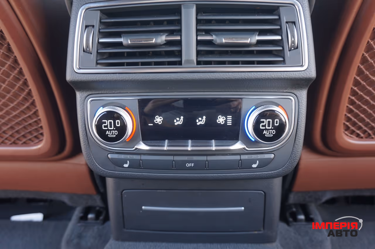 Audi Q7 - фото 34
