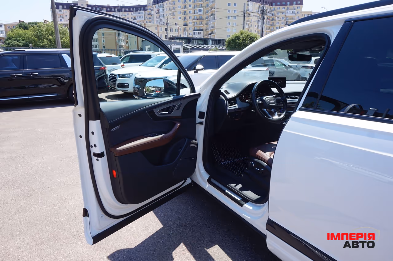 Audi Q7 - фото 16