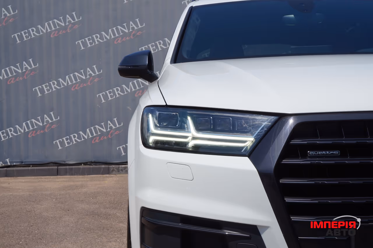 Audi Q7 - фото 13