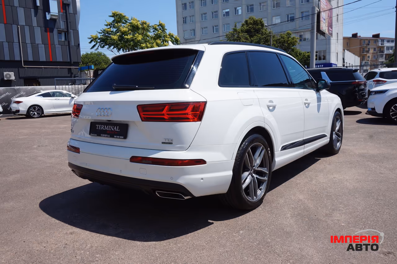 Audi Q7 - фото 6