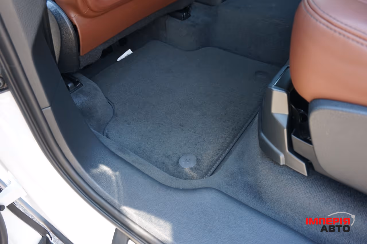 Audi Q7 - фото 29