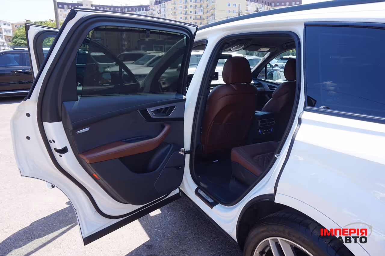 Audi Q7 - фото 26