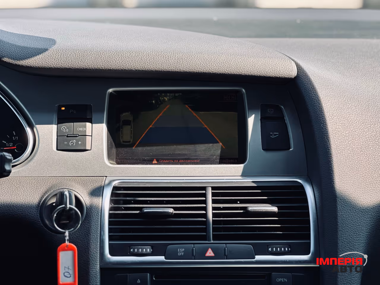 Audi Q7 - фото 26