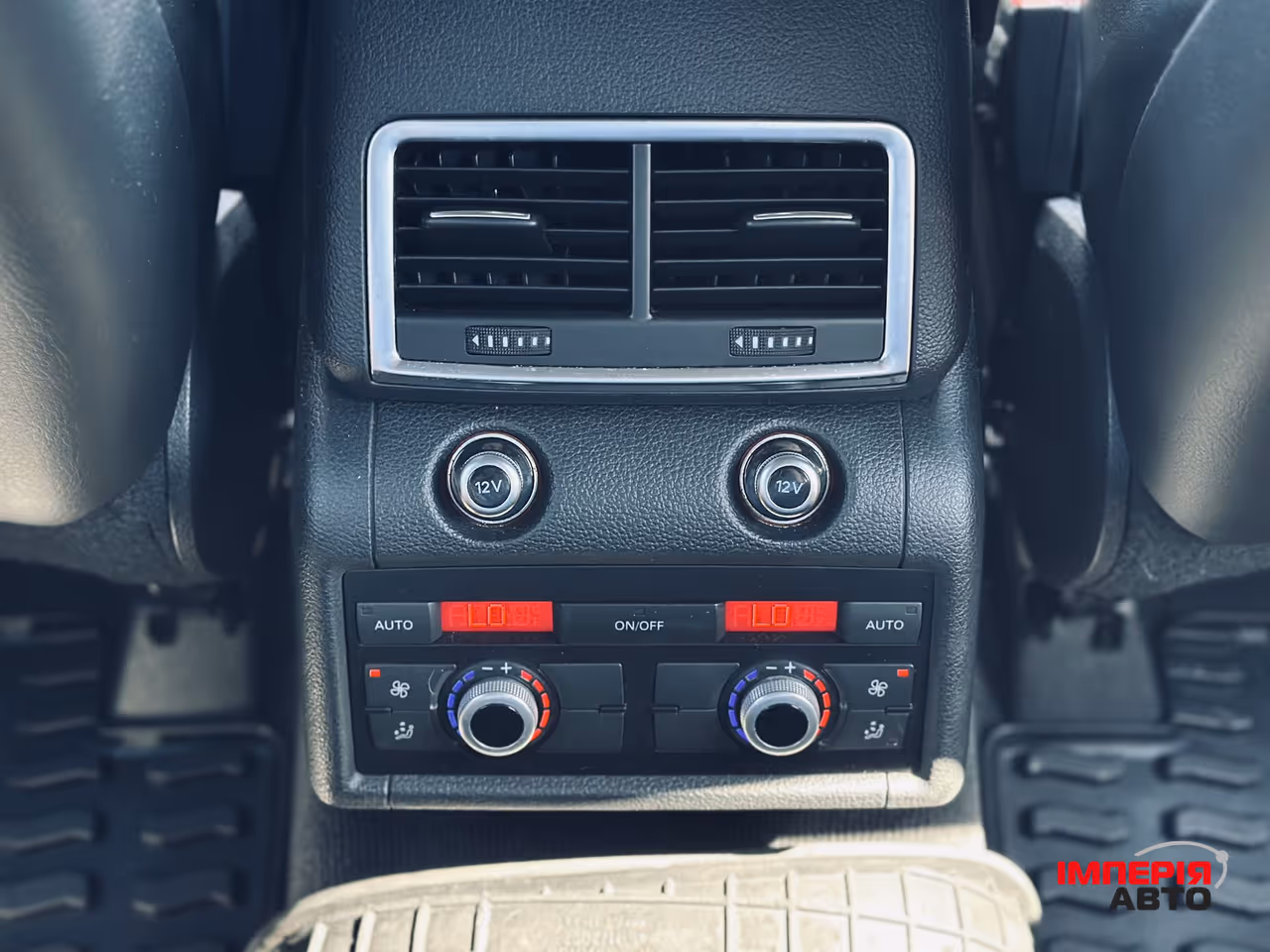 Audi Q7 - фото 25