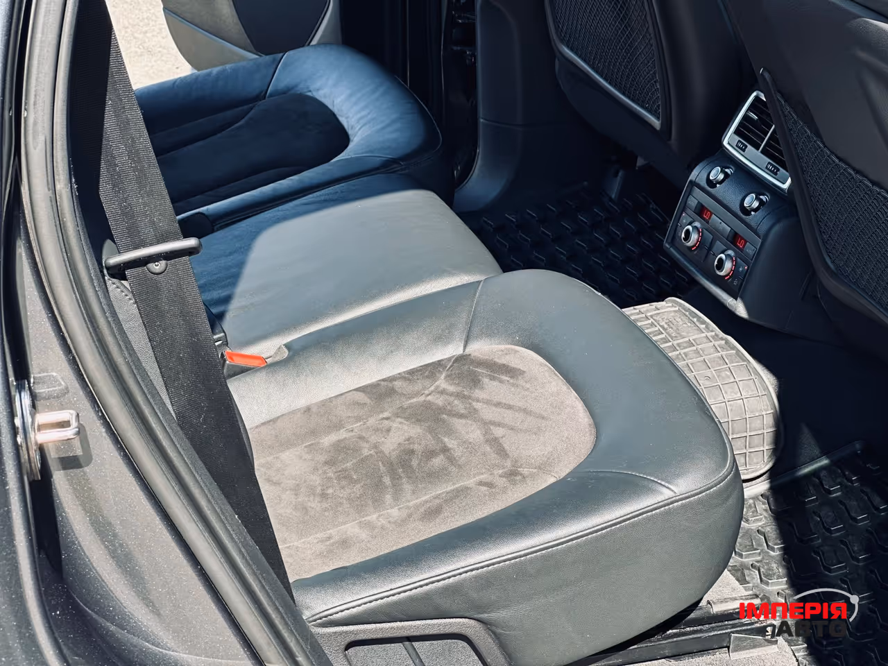 Audi Q7 - фото 8