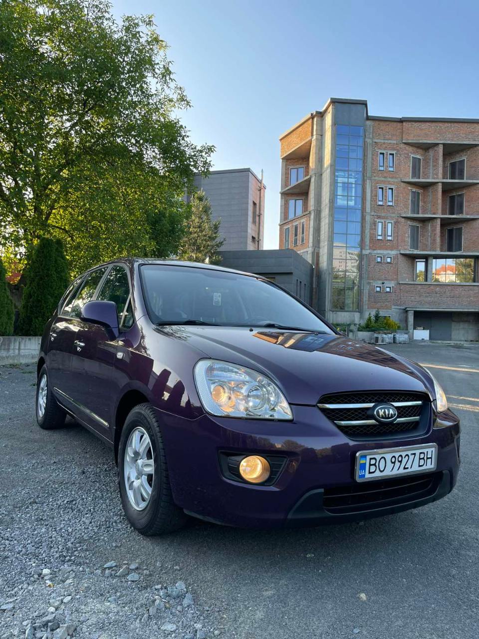 Kia Carens - фото 1