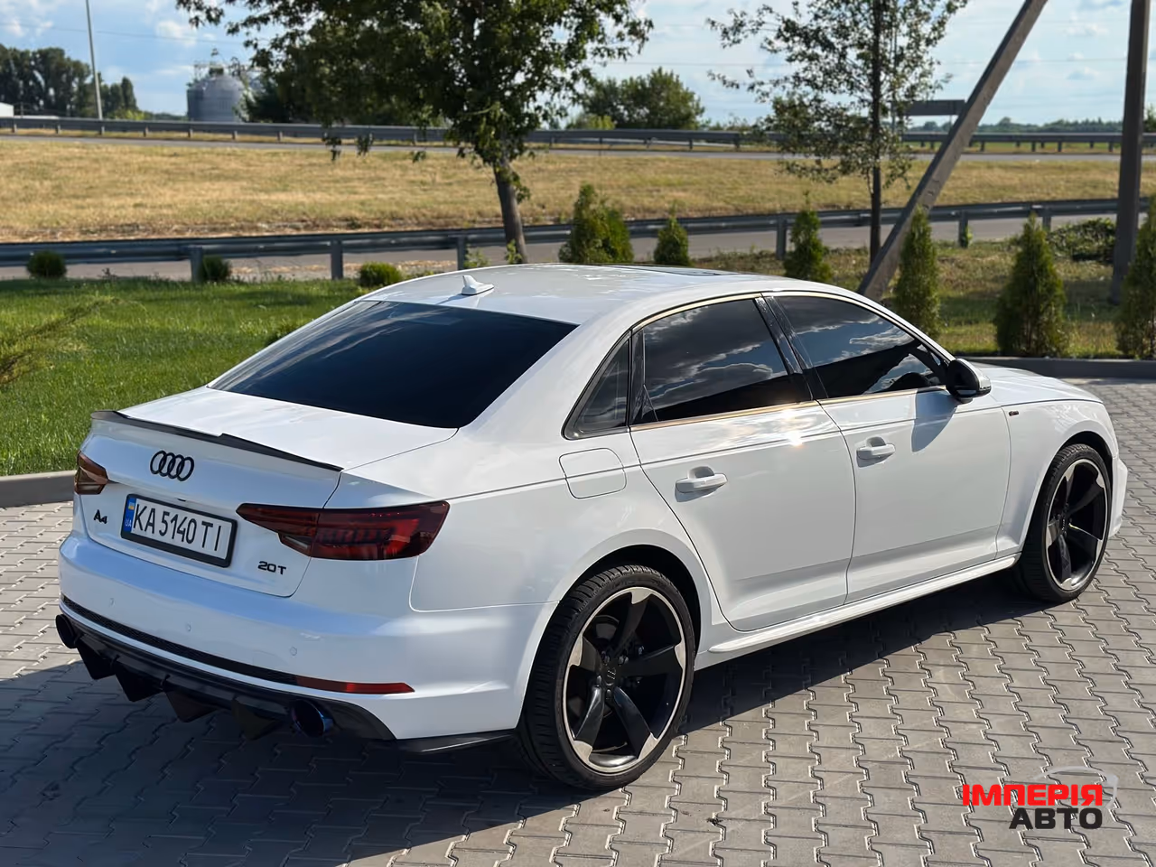 Audi A4 - фото 16