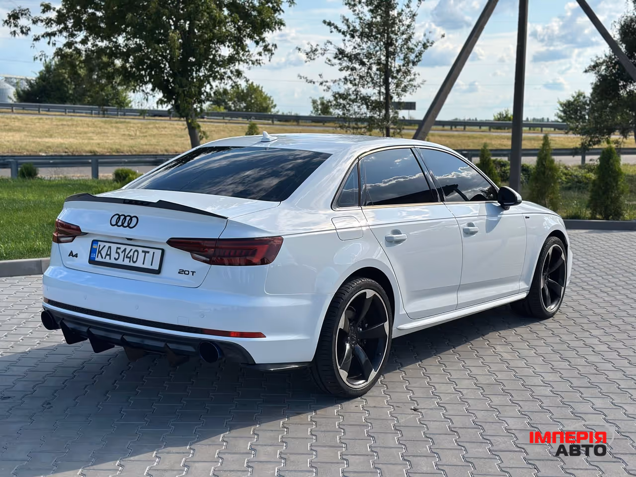 Audi A4 - фото 4
