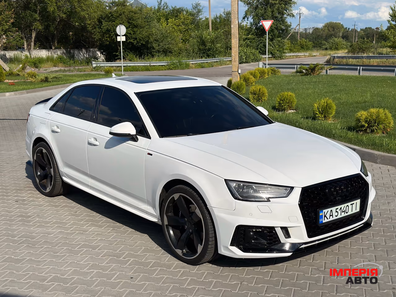 Audi A4 - фото 12