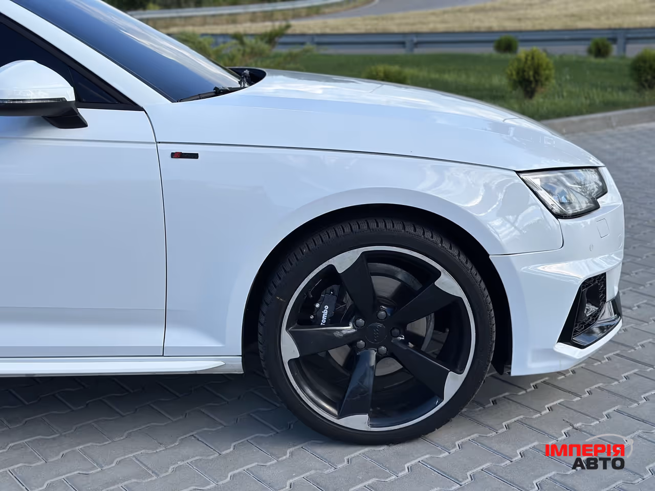 Audi A4 - фото 21