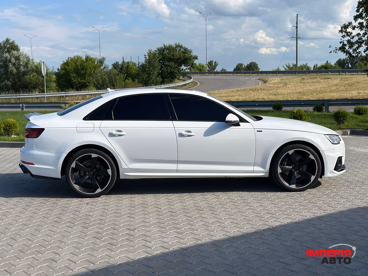 Audi A4 - фото 3