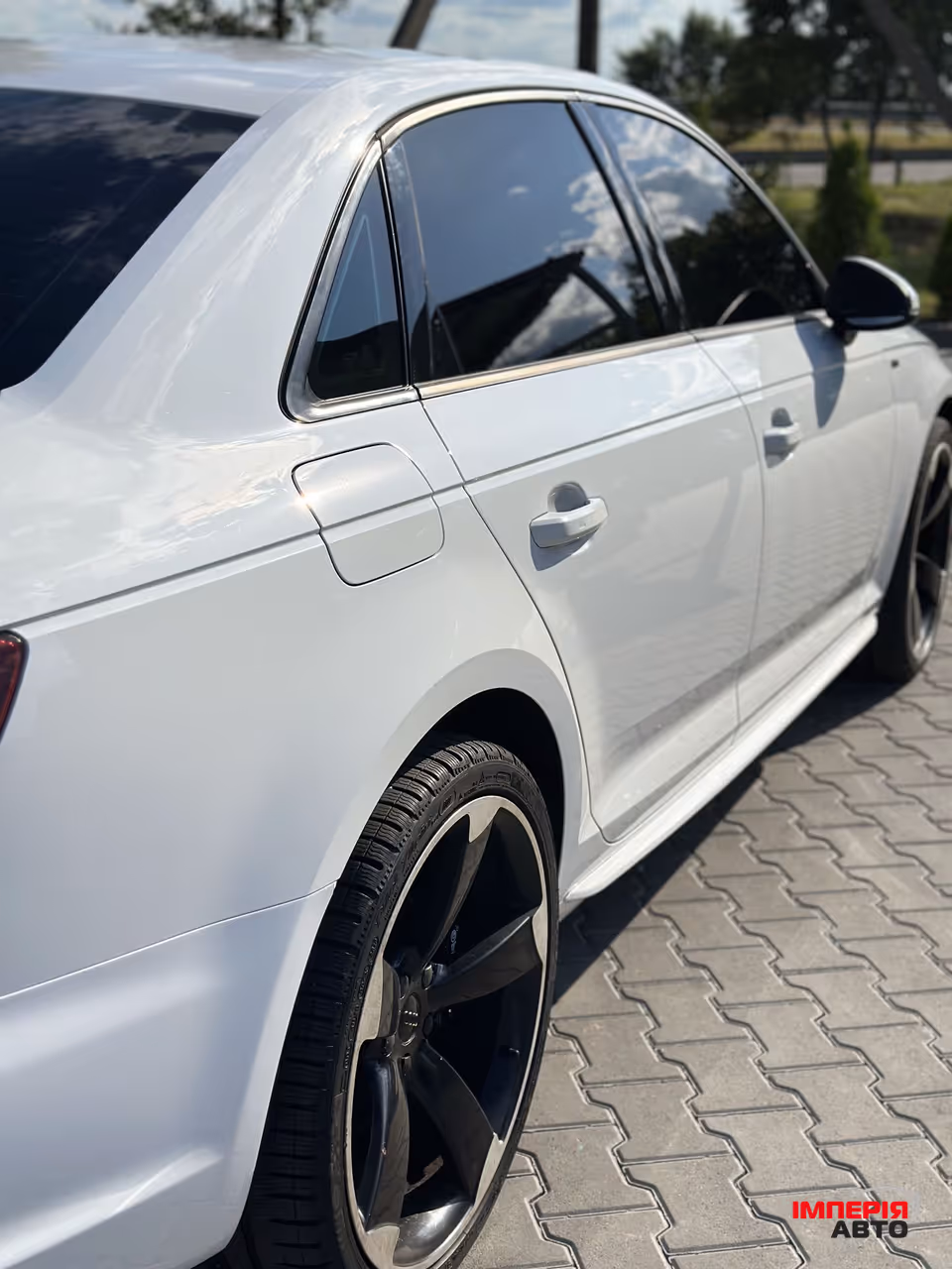 Audi A4 - фото 25