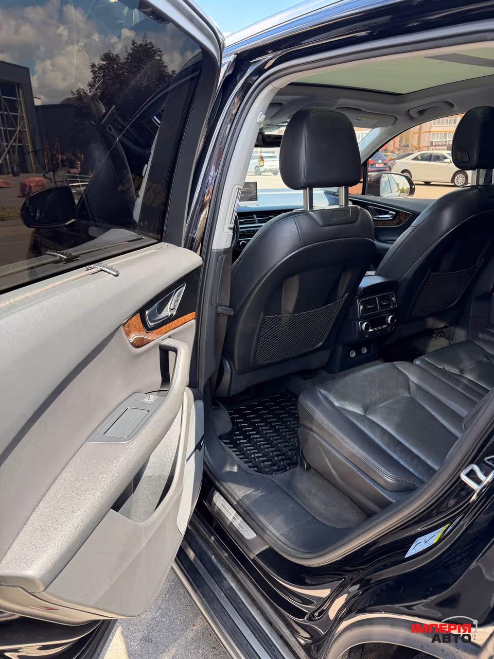 Audi Q7 - фото 28