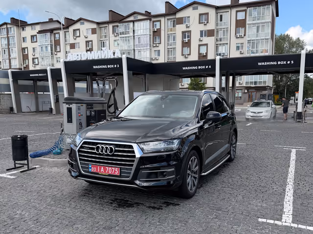 Audi Q7 - фото 2