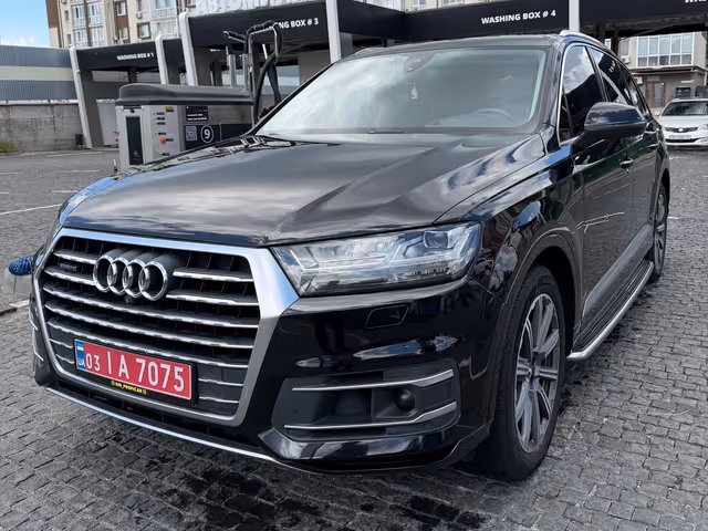 Audi Q7 - фото 1