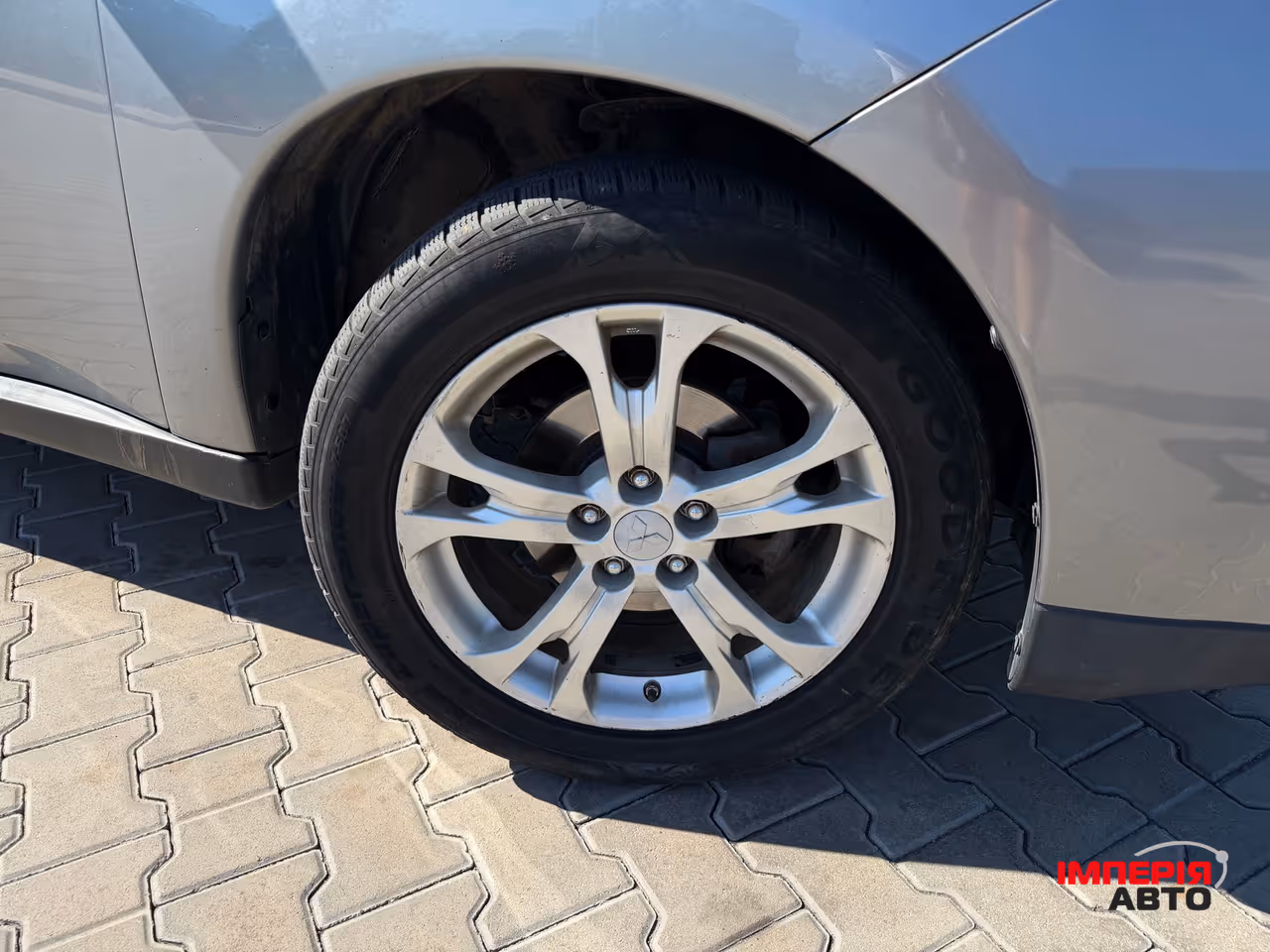 Mitsubishi Outlander - фото 10