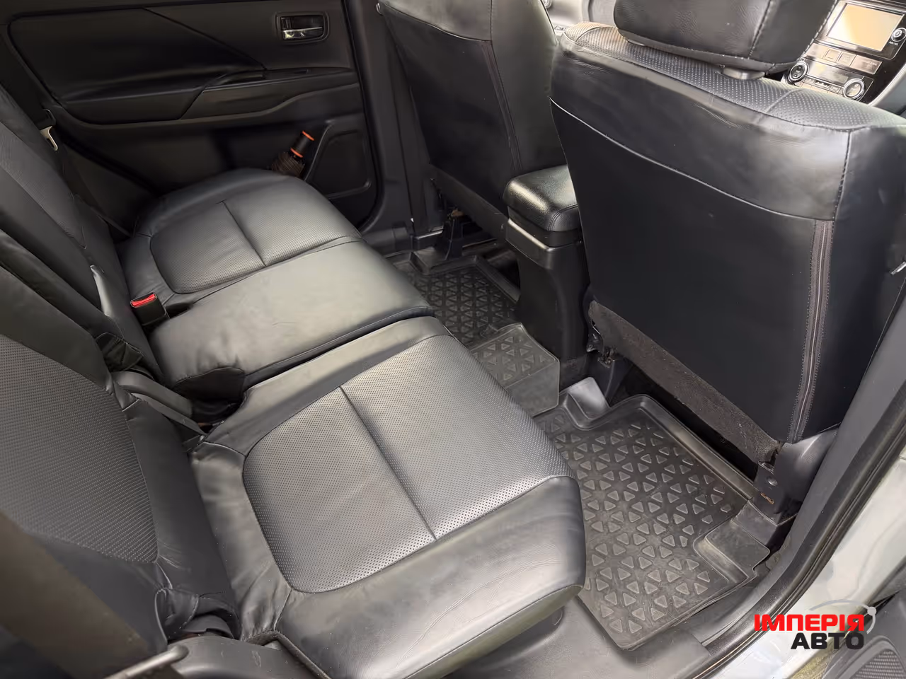 Mitsubishi Outlander - фото 19