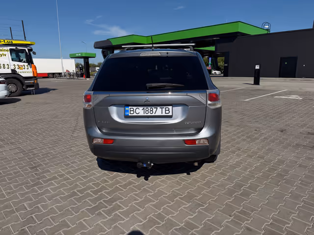 Mitsubishi Outlander - фото 4