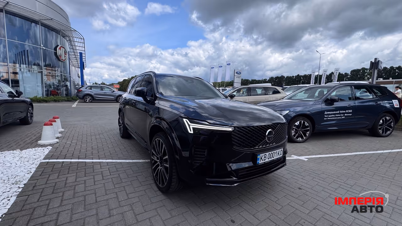 Volvo XC90 - фото 8