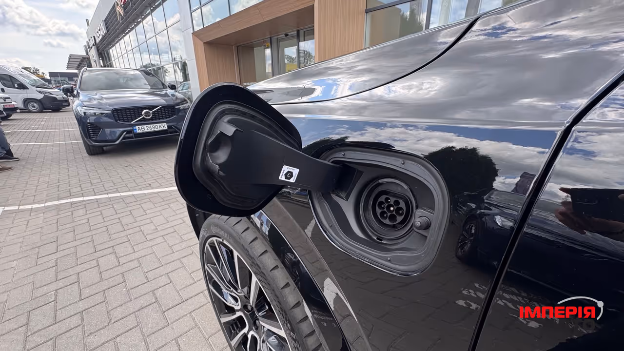 Volvo XC90 - фото 11