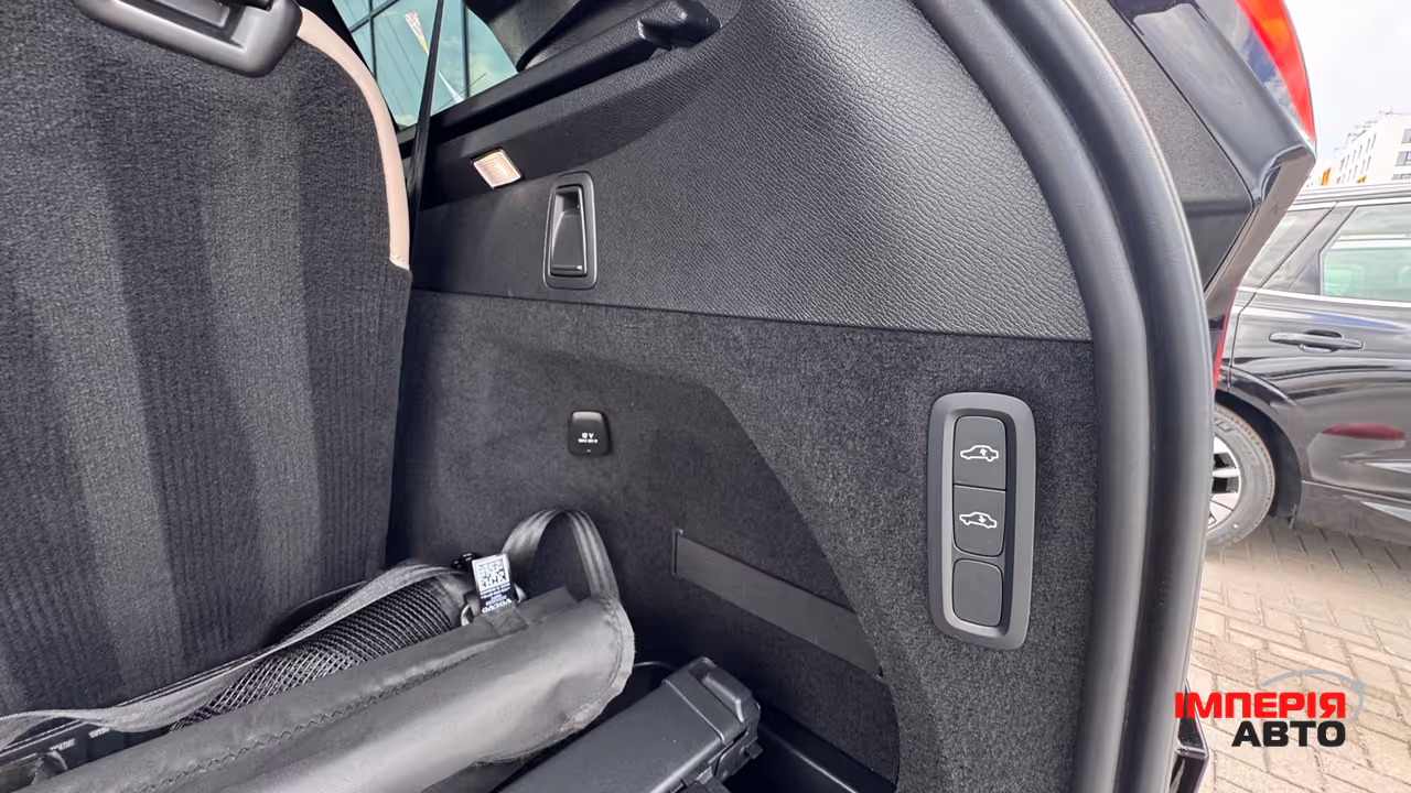 Volvo XC90 - фото 17