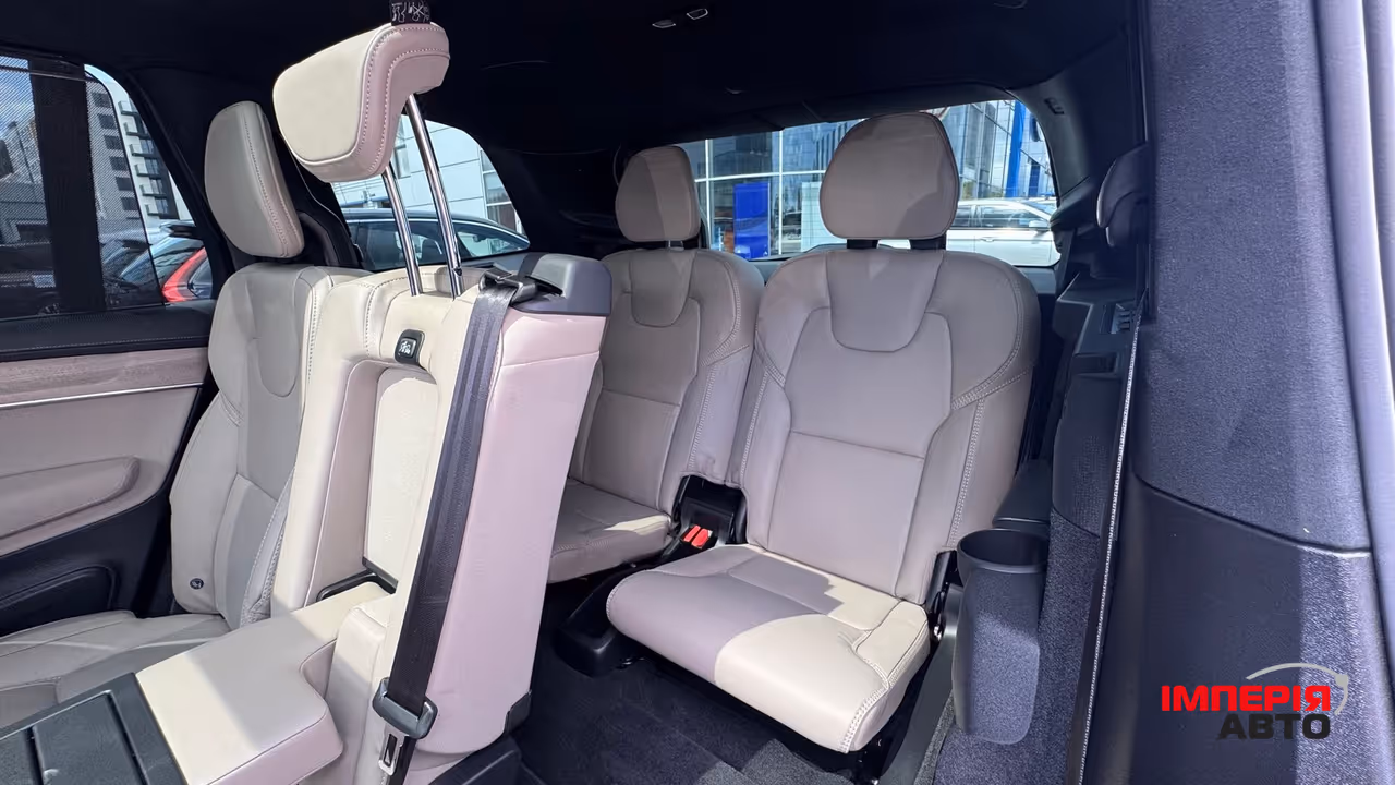Volvo XC90 - фото 32