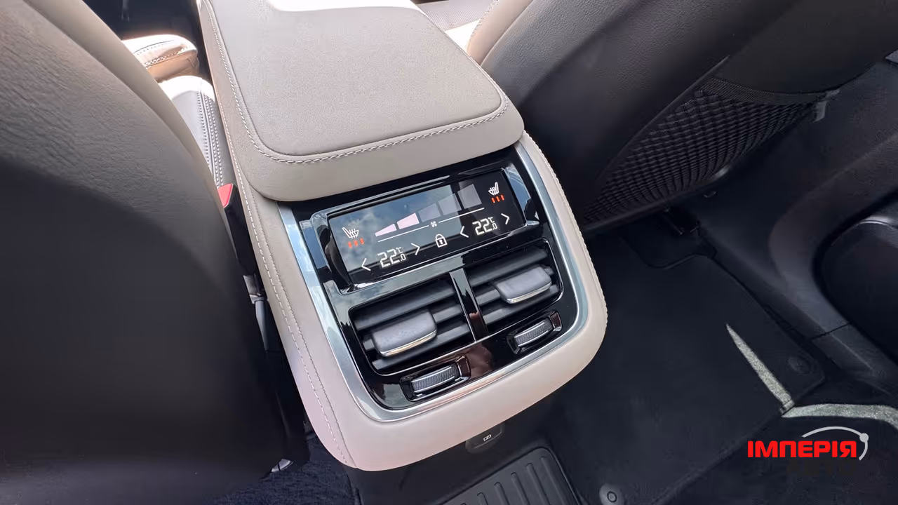 Volvo XC90 - фото 30
