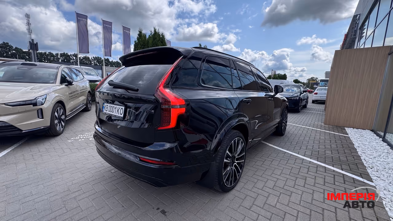 Volvo XC90 - фото 6